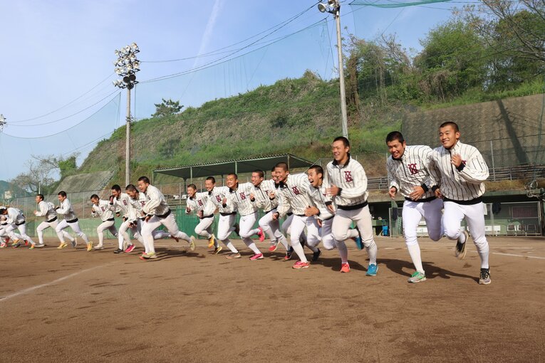 九州学院ベンチ風景　©Yuki Kashimoto