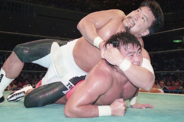 1991年8月11日に両国国技館で開催された「G1クライマックス」優勝戦で、当時ダークホースだった蝶野正洋が武藤敬司をSTFに決める ／ photograph by KYODO