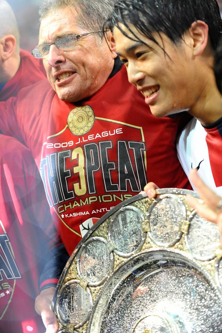 内田が入団した翌年の2007年から、鹿島アントラーズは3連続Jリーグ制覇を果たした　©Toshiya Kondo