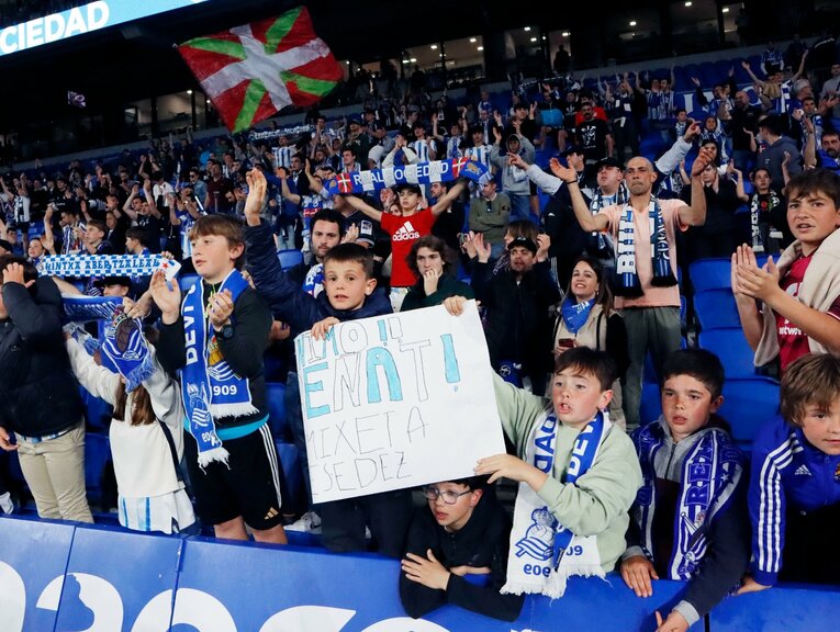 終了間際のドローにも、ゴール裏サポーターからは拍手が送られた