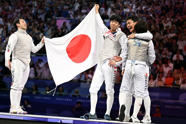 男子フルーレ団体で初の金メダルを獲得し「史上最強」を証明　©Naoya Sanuki/JMPA
