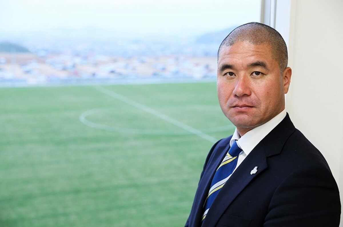 ★2019年 FC今治 元日本代表 岡田武史監督＋元日本代表 駒野友一選手・橋本英郎選手を含む選手会 23名 寄せ書き 直筆サイン色紙 2つ折り★ FC今治】サッカー元日本代表の駒野 友一選手、橋本 英郎選手など