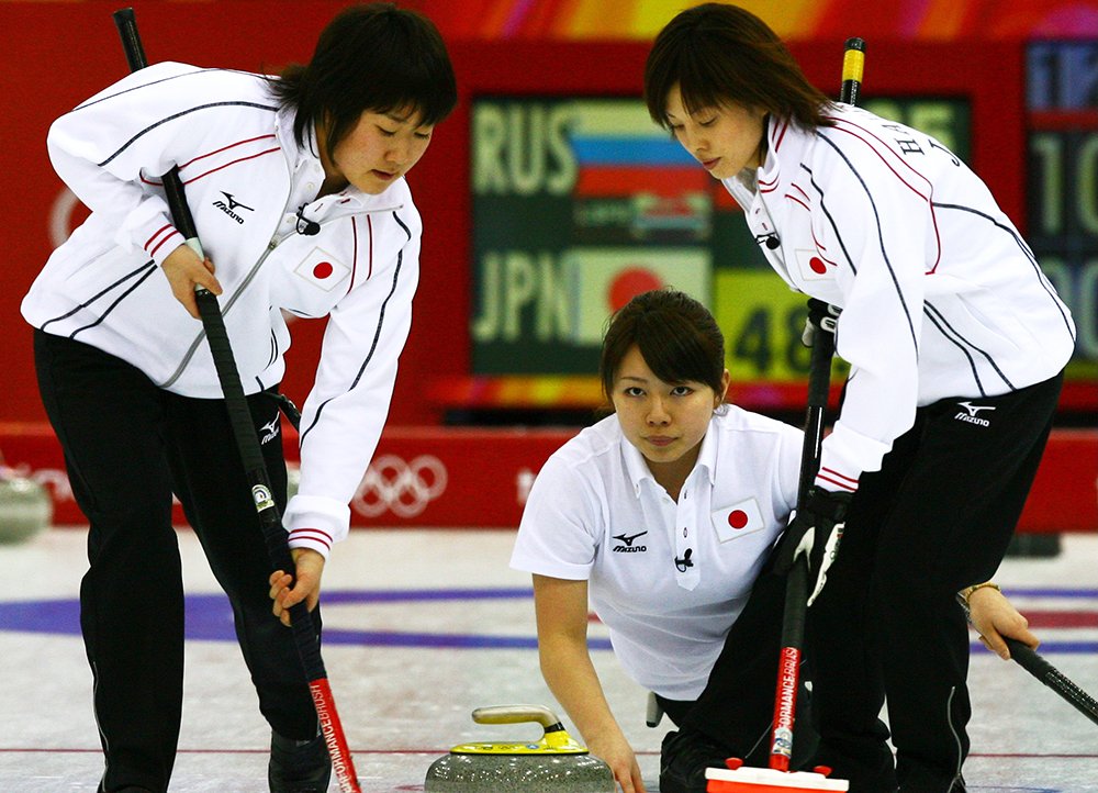 トリノ五輪の本橋（中央） ©JIJI PRESS