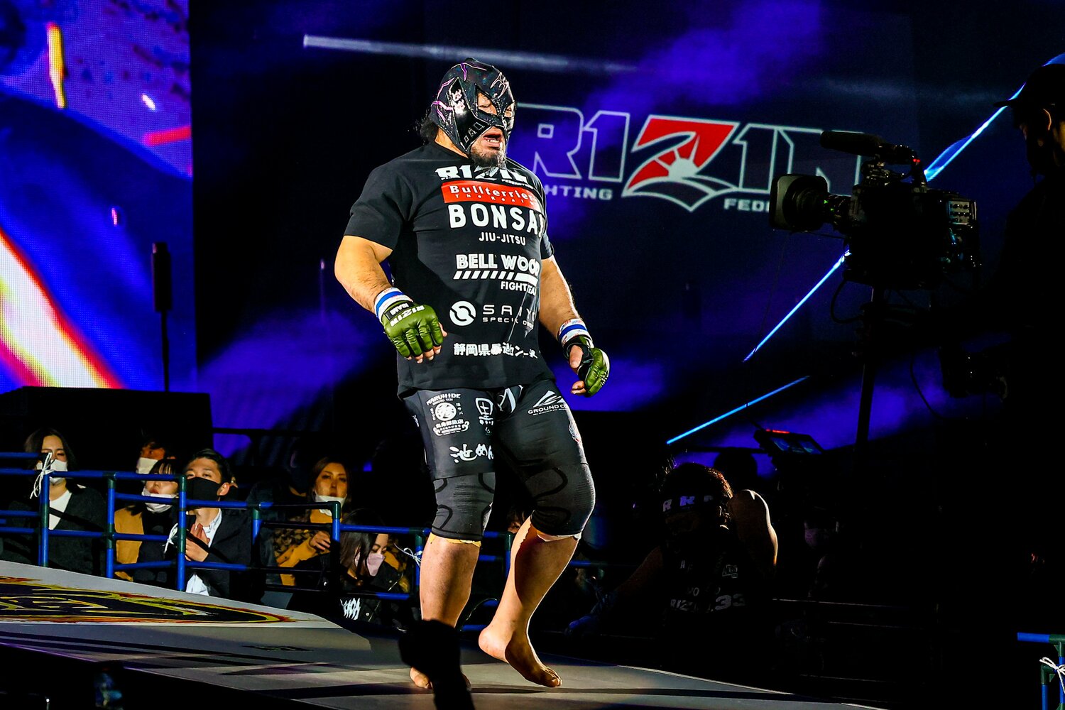 大晦日の『RIZIN.33』、関根はマスクをかぶって入場した　©RIZIN FF Susumu Nagao