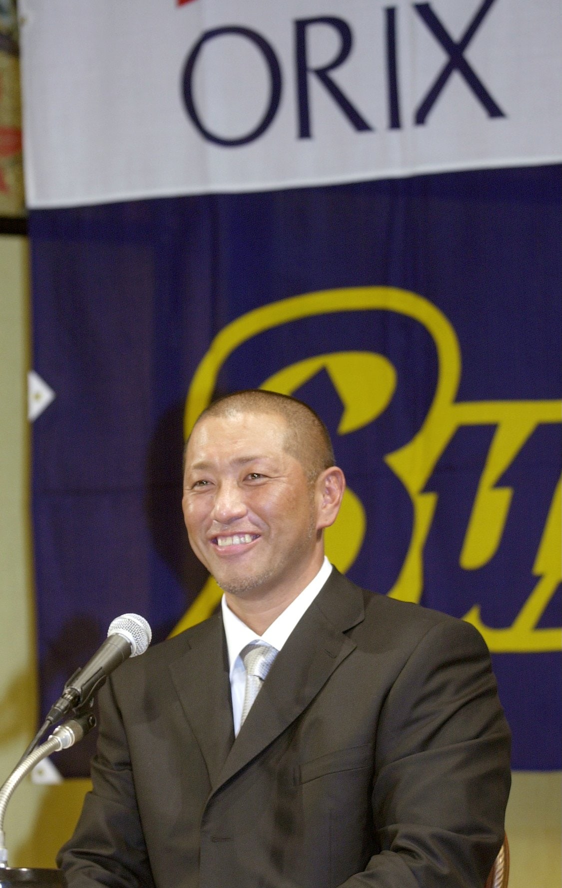 2005年12月26日、清原和博のオリックス入団会見。じつは楽天も獲得を検討していたという　©JIJI PRESS