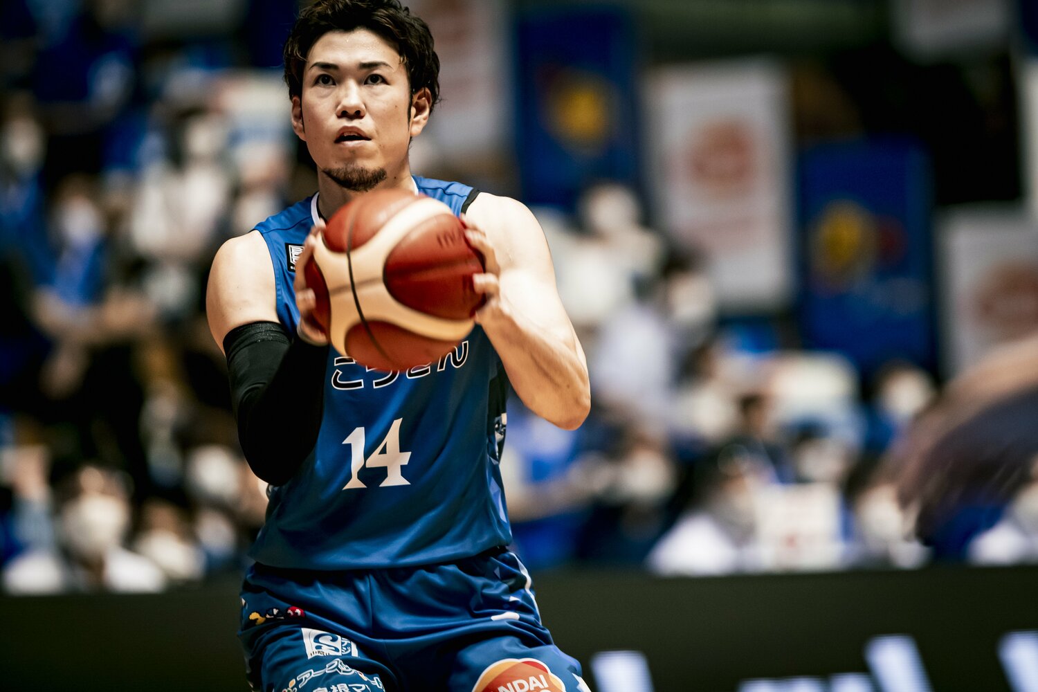 今オフの大型補強の目玉として、安藤とともに移籍してきた金丸。新たな挑戦として島根を強豪に導こうとしている