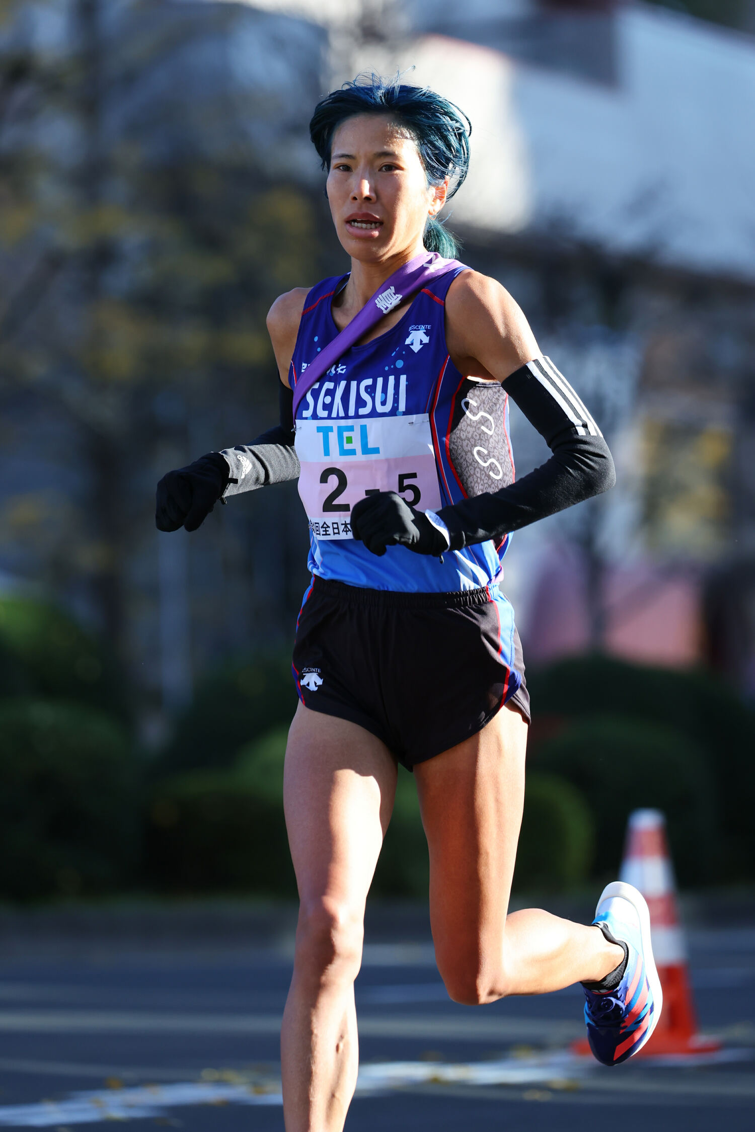 11月のクイーンズ駅伝。アディダスの新しいシューズをはき、5区で力走。積水化学は創部25年目で初優勝を飾った　©AFLO