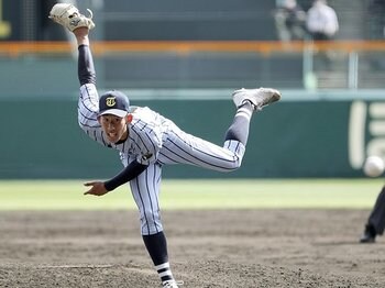 高校球児の“流行アイテム”最前線…新入生の3人に1人が白スパイク「在庫がありません」＆一瞬で売れる“キャッチャーミット”＜Number Web＞ photograph by KYODO