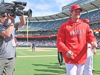 「ショウヘイから“2本目打って”」大谷翔平は最後まで仲間と笑顔だったが…番記者が気になる“憶測記事の頻発”「次の肉声はMVP、もしくは」＜Number Web＞ photograph by JIJI PRESS