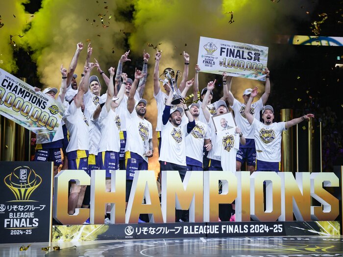 「自分はアンダードッグ」Bリーグ“3度目制覇”の宇都宮　田臥勇太でも、竹内公輔でもなく…唯一“全ての決勝で先発”「35歳の超苦労人」の正体とは？＜Number Web＞ photograph by JIJI PRESS