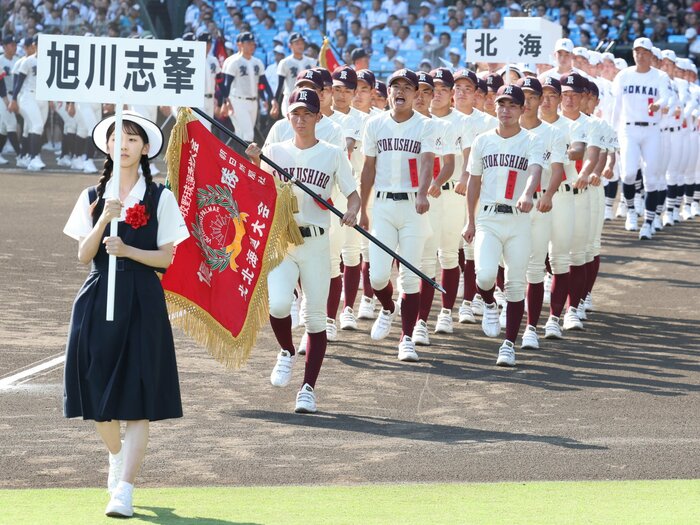 「短期間で劇的にレベルアップするとしたら…」指導した2校が同時に甲子園出場…“27歳社会科教諭”のコーチは何をした？「ここ一番に本性が出る」＜Number Web＞ photograph by JIJI PRESS