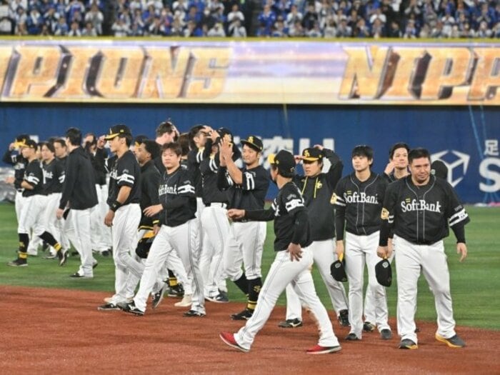 ソフトバンク“23人を戦力外通告”の衝撃「ユニフォーム脱ぎたくない…」25歳のスター候補が漏らした本音「気持ちの整理がつかない」なぜ非情決断?<Number Web> photograph by Hideki Sugiyama
