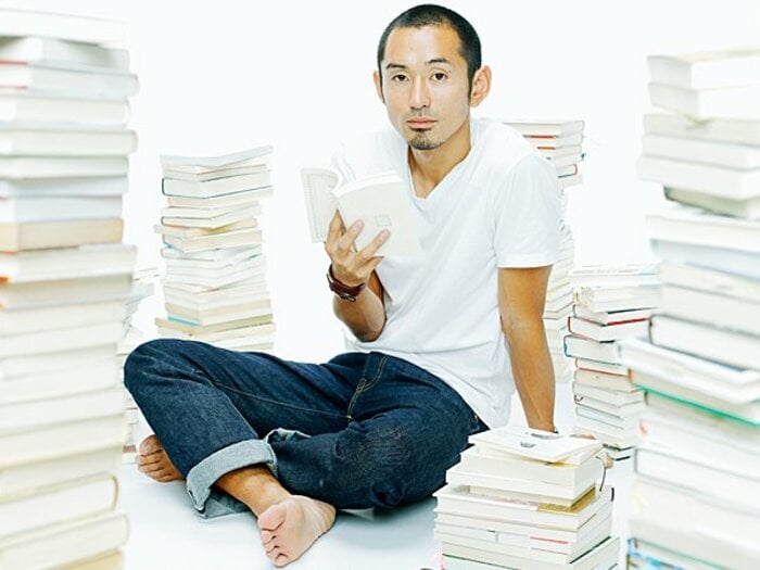 ＜本を読めば速く走れる？＞ 為末大　侍ハードラーの競技力向上本読み術。＜Number Web＞ photograph by Tamon Matsuzono