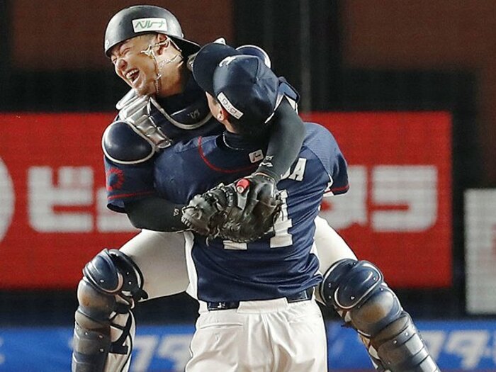 森友哉の成長こそ、西武V2の原動力。辻監督が願った「打てて守れる捕手」。＜Number Web＞ photograph by Kyodo News