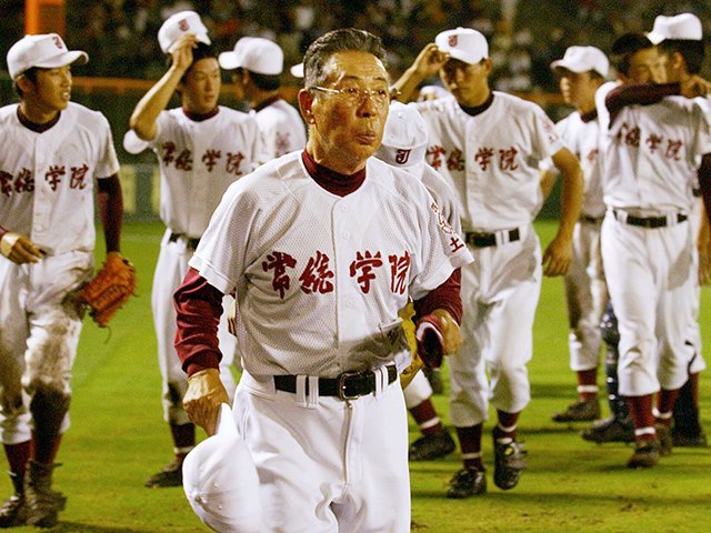 高校野球でここまでやるか」継投が異端視された20年前…“木内マジックの完成形”常総学院が優勝するまで「甲子園、40度くらいになるんだ」 - 高校野球  - Number Web - ナンバー