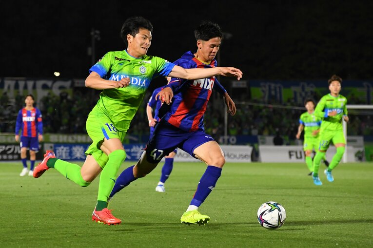 ベルマーレでも前線からの守備を徹底している　©Masashi Hara/Getty Images