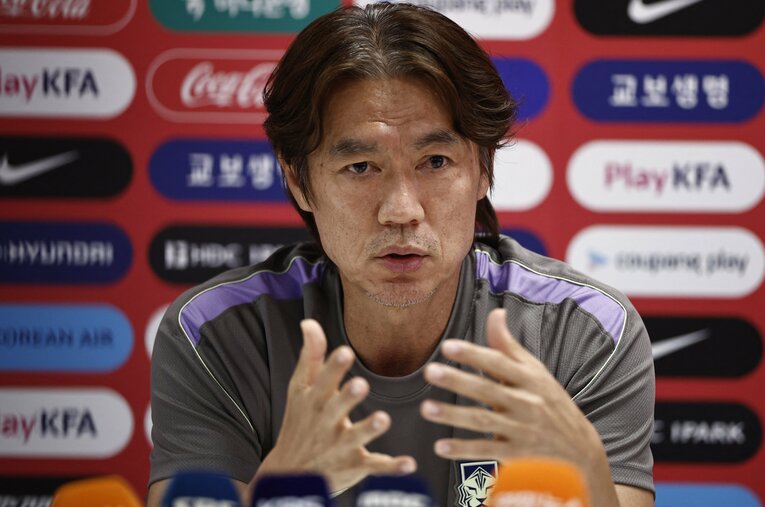 ソン・フンミンをロッカールームで叱責したとの報道もある韓国代表のホン・ミョンボ監督 ／ photograph by JIJI PRESS