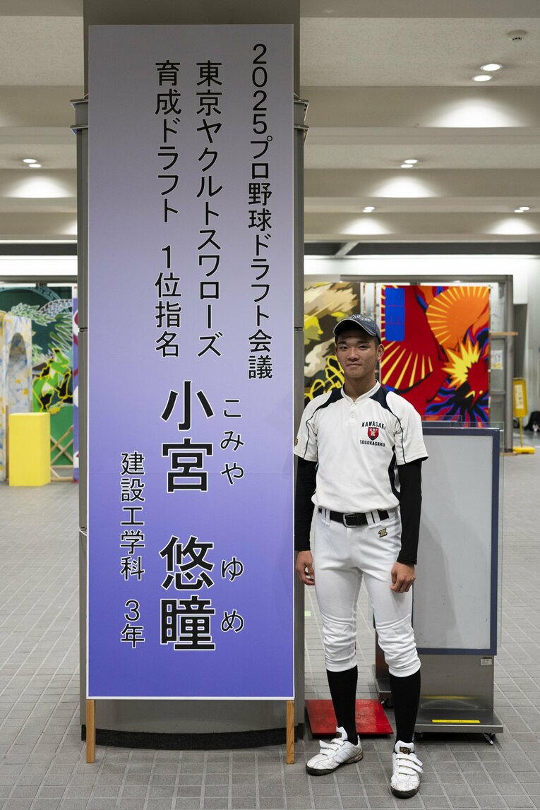 指名祝いの看板を先生が一晩で作ってくれたそう　©Tomosuke Imai