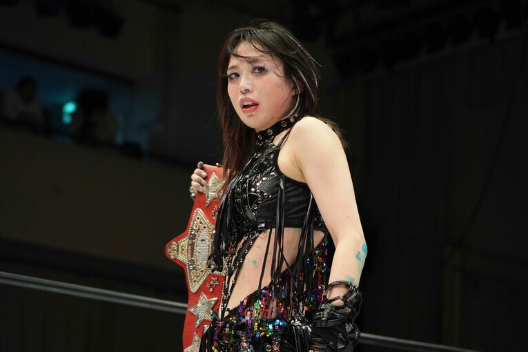 赤いベルトの王者・上谷沙弥も引退をかける　©Essei Hara