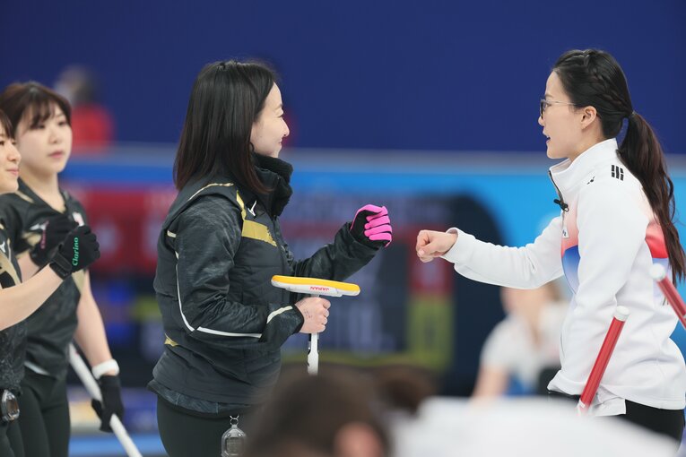 2022年北京五輪の韓国戦。相手の勝ちを認める「コンシード」の瞬間　©JMPA