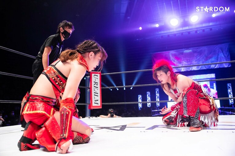 5★STAR GP最終戦にて彩羽匠と対戦した朱里　©STARDOM