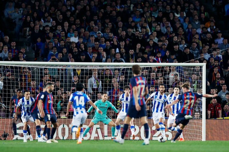 今季9点目！ 久保建英が凄まじい「バルサ撃破ドリブル、ブスケッツ退団・優勝セレモニーが同時に」カメラマンが見た“美しいカンプノウの夜”(39)