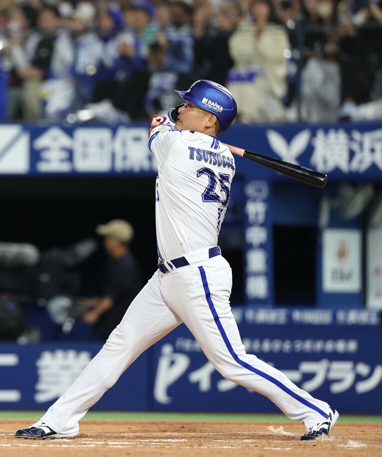 ヤクルト戦の第3打席であわやホームランの2塁打を放った筒香　©︎JIJI PRESS