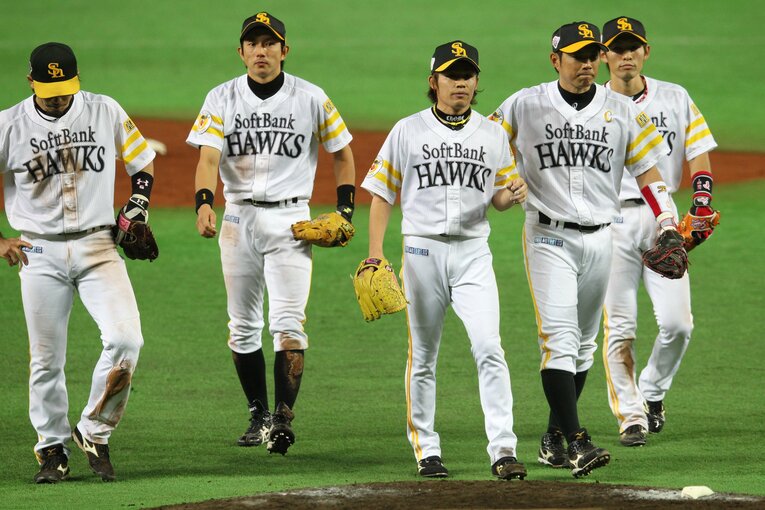 2011年のホークスメンバー　©BUNGEISHUNJU