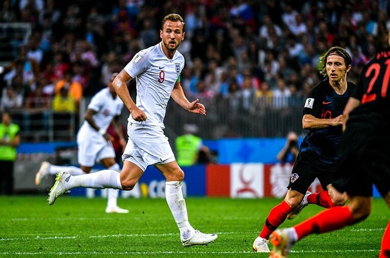 ロシアW杯準決勝でのケインとモドリッチ。EUROで実現するいきなりの再戦はどのような結果となるか ／ photograph by Takuya Sugiyama/JMPA