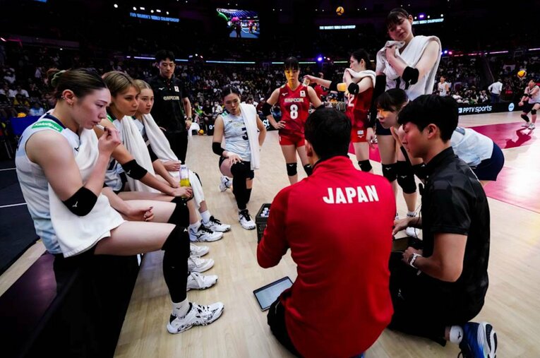 バレーボール世界選手権3位決定戦でブラジルに敗れた日本。同大会15年ぶりとなるメダルにあと一歩届かなかった ／ photograph by Volleyball World