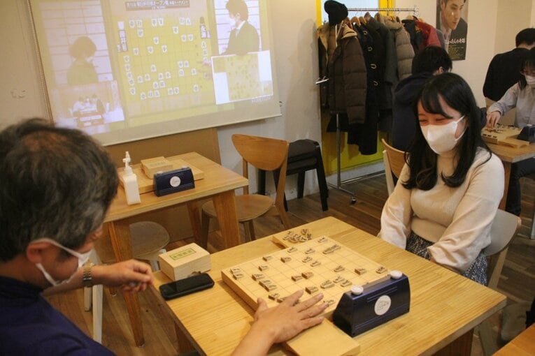 “藤井聡太五冠ブーム”の一方で…「リアルでもカジュアルに気軽に指せる場所があればいいな」将棋カフェの願いとは(12)