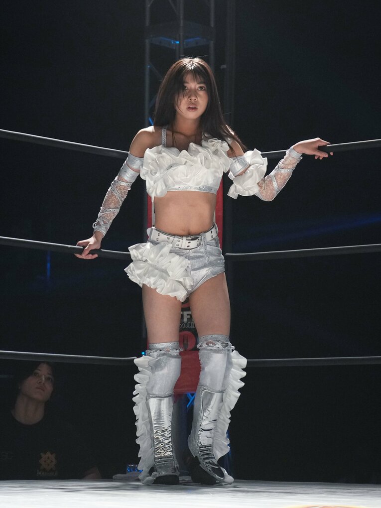 デビュー戦のコーナーに立つ心希　©Essei Hara