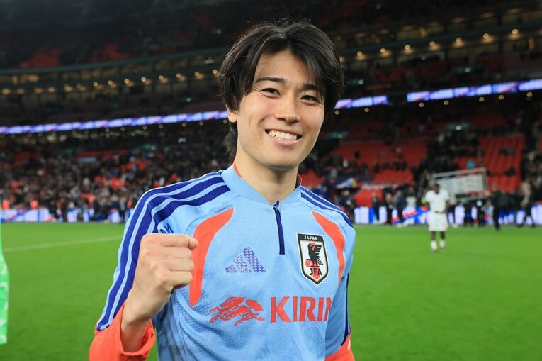 イングランド戦勝利後の中村敬斗　©AFLO