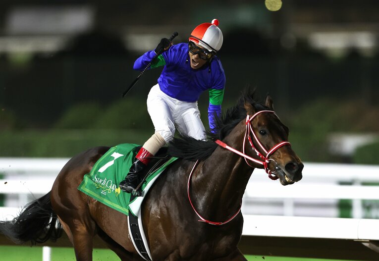 パンサラッサでサウジカップを逃げ切り、喜びを爆発させる鞍上の吉田豊　©Getty Images