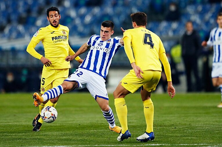 久保建英が試合、“美食の街”バスクがシャッター街に…　マラドーナ追悼“セビージャ全員10番”の光景(14)