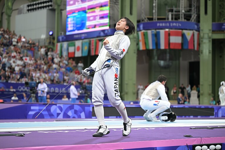 男子フルーレ個人準々決勝、飯村一輝vs.マキシム・ポティ　©Takuya Kaneko/JMPA