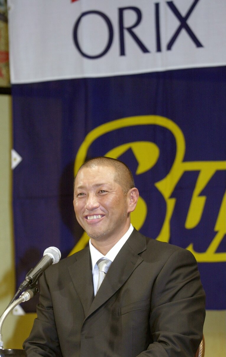 2005年12月26日、清原和博のオリックス入団会見。じつは楽天も獲得を検討していたという　©JIJI PRESS