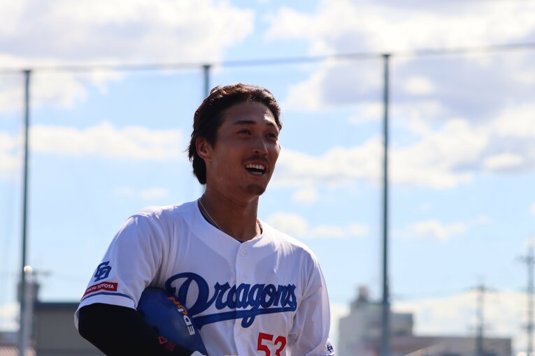渋川市のクラブを支援する後藤駿太（中日／31歳）　©Takahiro Nagao