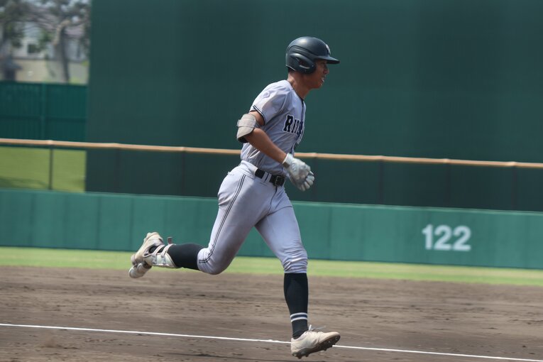 5回戦の箕面学園戦でホームランを放った佐脇涼太　©Fumi Sawai