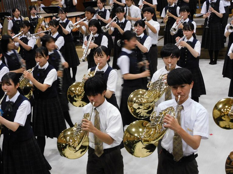 男子生徒も女子生徒も和気藹々と活動に励む　©︎Haruka Sato