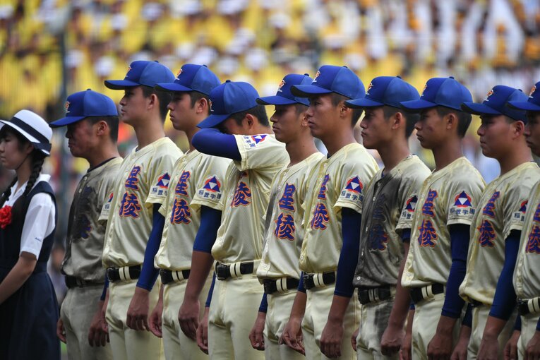 2019年夏の甲子園決勝。敗れた星稜・奥川は閉会式の最中に涙が堪えきれずに…　©︎Hideki Sugiyama
