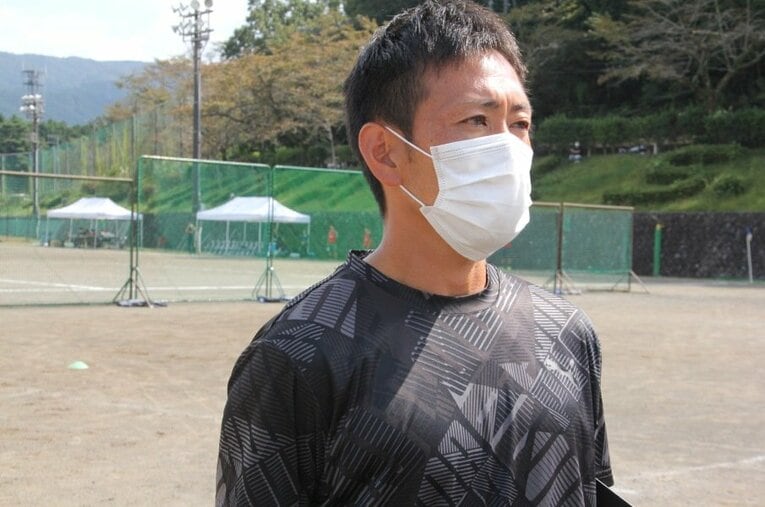 試合を振り返る窪田監督 ／ photograph by Satoshi Shigeno