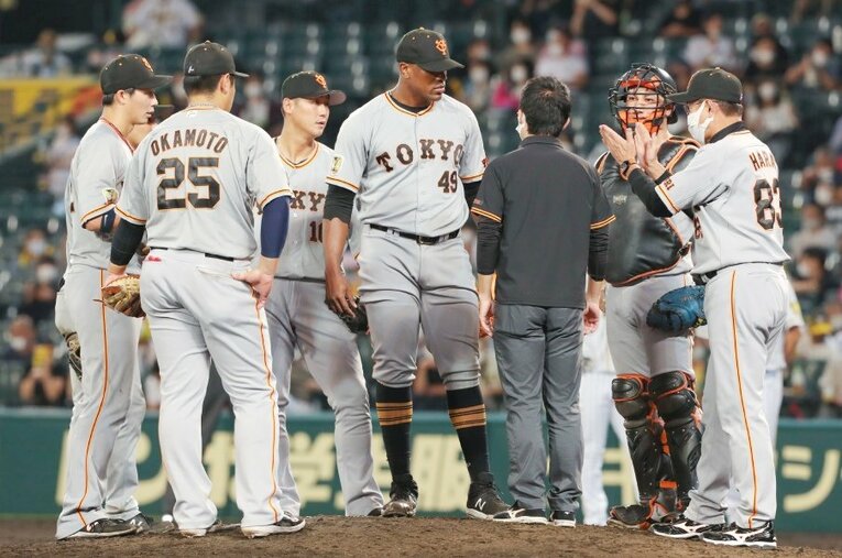 今季、32試合連続無失点記録を樹立したビエイラだが、9月以降は打ち込まれることが多くなった ／ photograph by JIJI PRESS