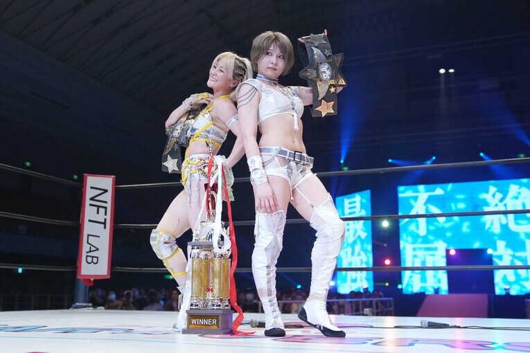 8月13日、なつぽいとのタッグでゴッデス王座を獲得　©Masashi Hara