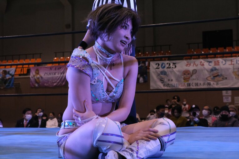 「可憐ですねぇ」人気女子レスラー・安納サオリに観客もウットリ…初の凱旋大会に滋賀が沸いた日「“絶対不屈彼女”は泣かないんです」(19)