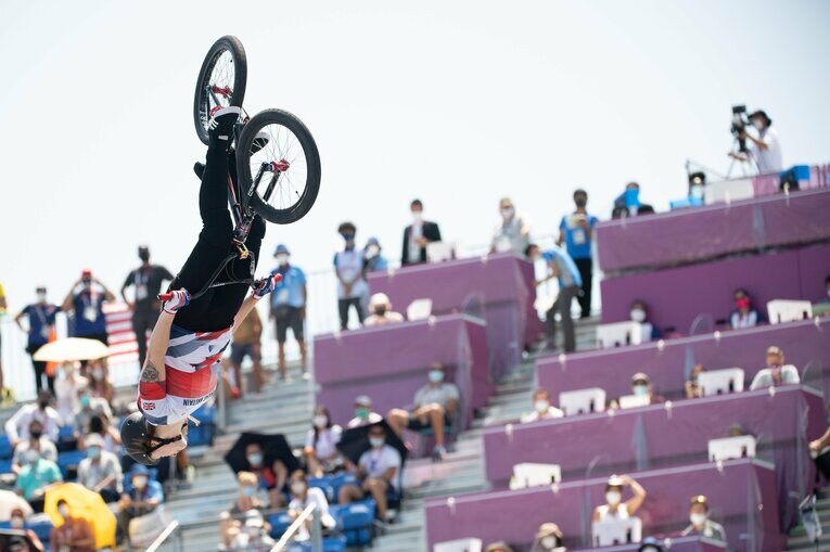女子BMXフリースタイルで金メダルを獲得したシャーロット・ウォージントンなど、自転車競技で12個のメダルを獲得したイギリス　©︎Getty Images