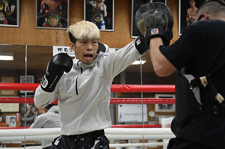 4階級制覇王者で現WBO世界スーパーフライ級王者・井岡一翔（Ambition）との対戦が目前に迫る田中恒成 ／ photograph by Hatanaka Boxing Gym Andre