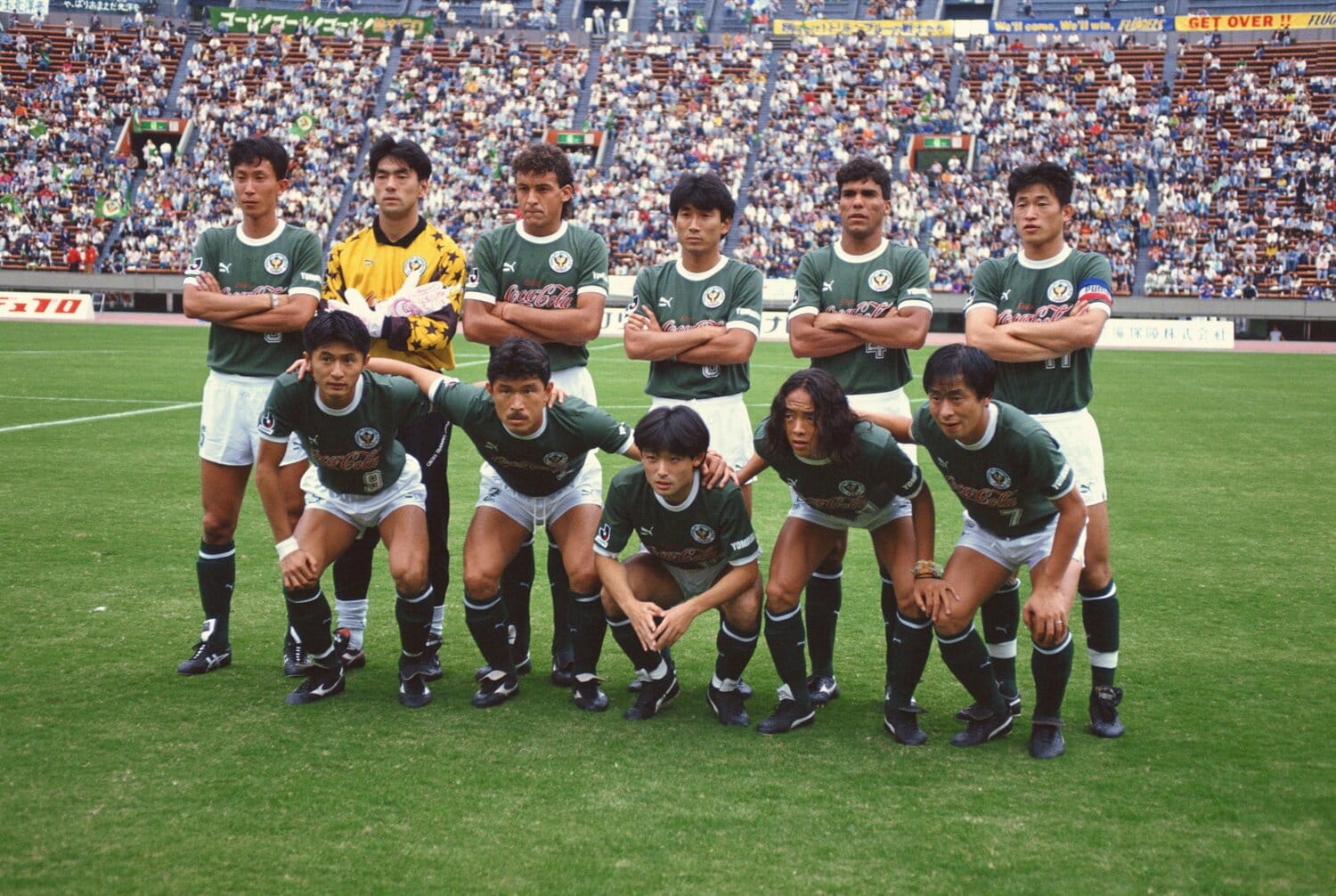 Jリーグ開幕を控えたプレ大会として開催されたヤマザキナビスコカップを制したヴェルディ川崎。後列左から柱谷哲二、菊池新吉、ペレイラ、都並敏史、ダビ、三浦知良、前列左から武田修宏、加藤久、菊原志郎、北澤豪、戸塚哲也 ©︎AFLO