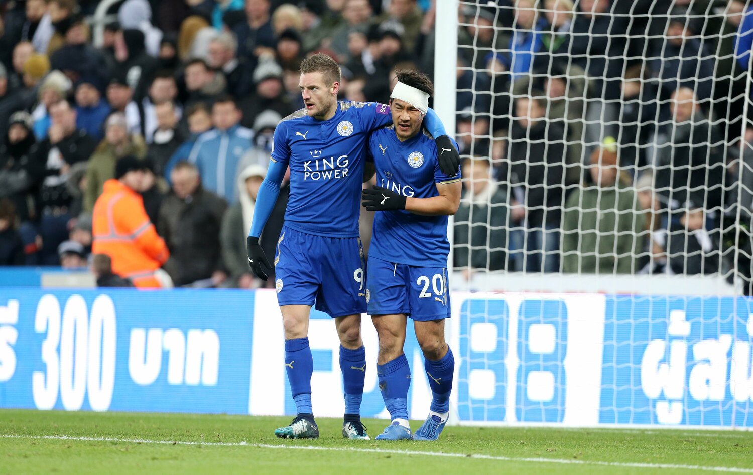 レスター時代の岡崎慎司。ジェイミー・バーディーという“スペシャルなストライカー”の相棒として献身的にプレーした　©Getty Images