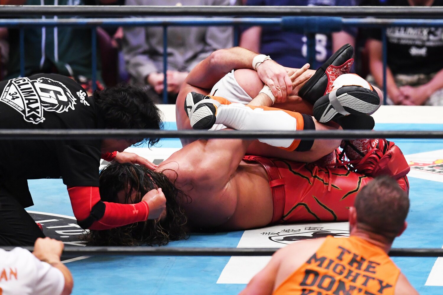 辻陽太からギブアップを奪ったザックの複合サブミッション　©Masashi Hara